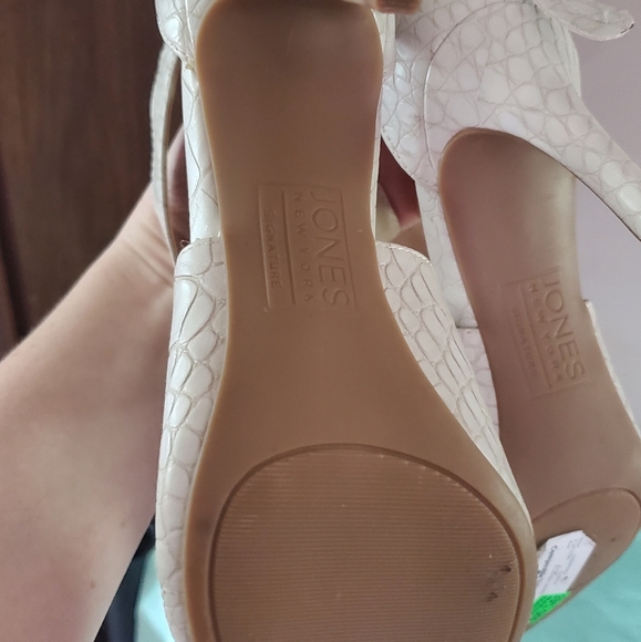 Jones New York Christine white pumps Size 8 - Picture 6 of 15